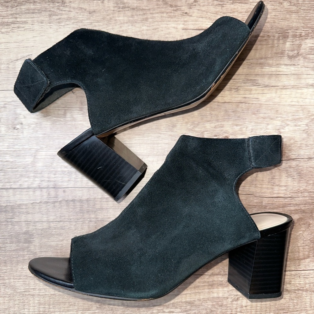 Clark’s Black Suede Women’s size 9 heeled Sandals